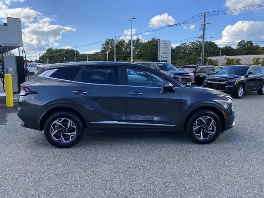 2024 Kia Sportage LX photo 1