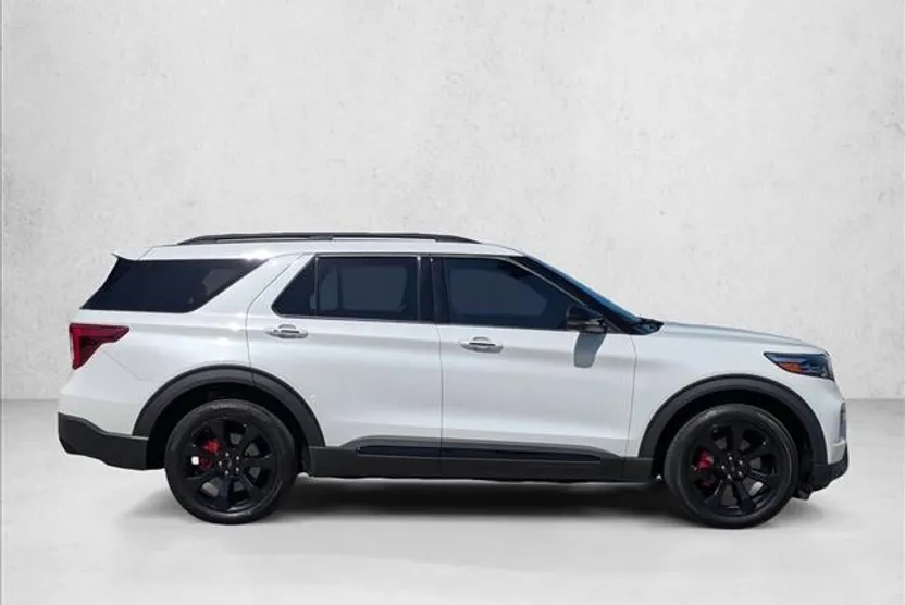 2021 Ford Explorer ST photo 1