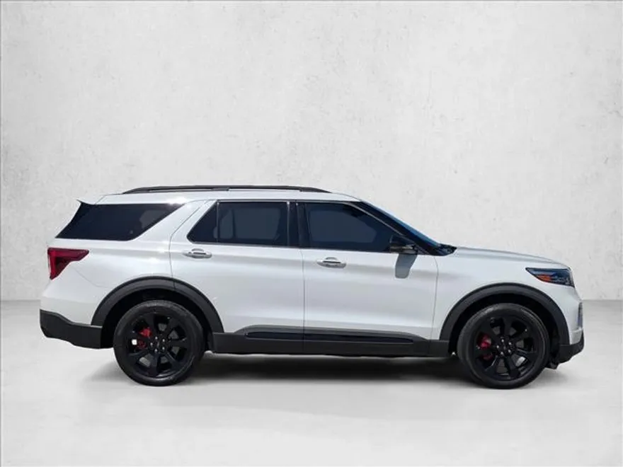 2021 Ford Explorer ST photo 1
