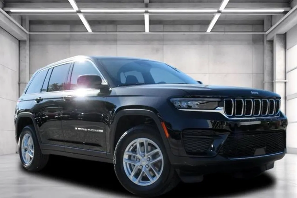 2025 Jeep Grand Cherokee Laredo X photo 1