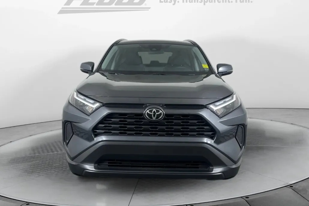 2025 Toyota RAV4 XLE photo 1