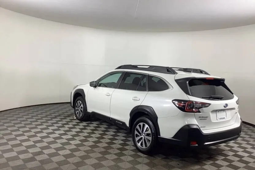 2023 Subaru Outback Premium photo 1