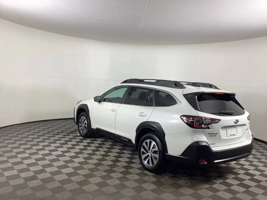 2023 Subaru Outback Premium photo 1