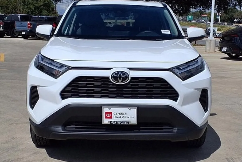 2025 Toyota RAV4 XLE photo 1
