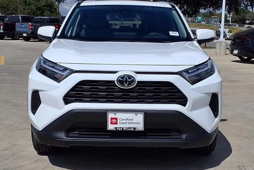 2025 Toyota RAV4 XLE photo 1