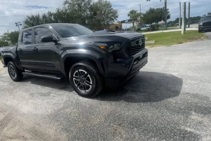 2025 Toyota Tacoma TRD Sport photo 1