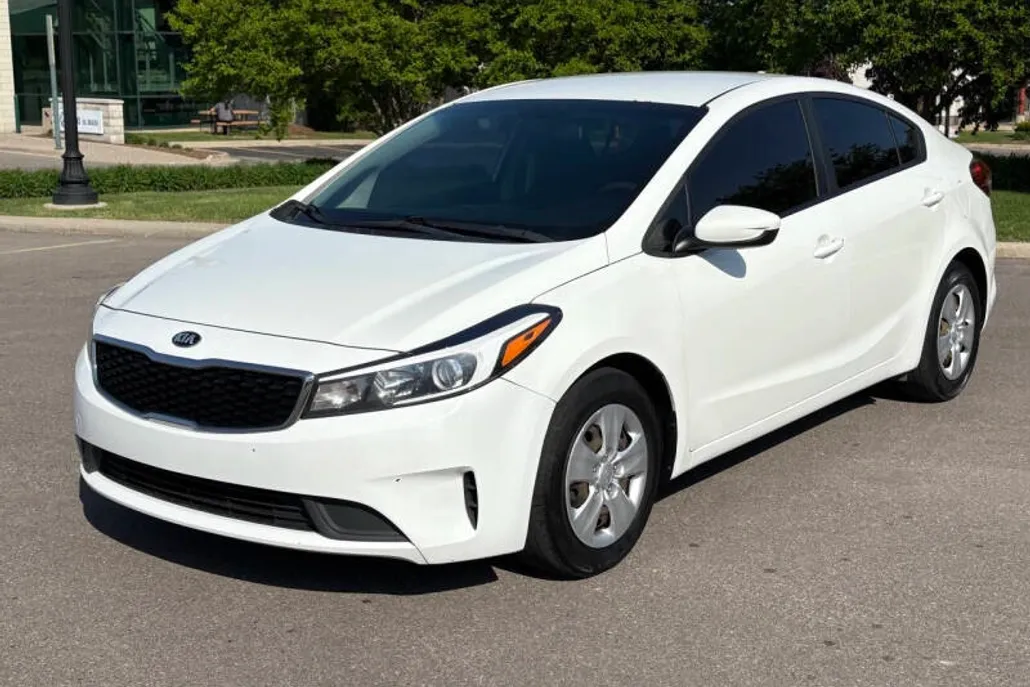 2017 Kia Forte LX Base photo 1