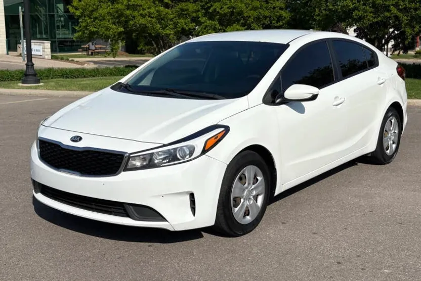 2017 Kia Forte LX Base photo 1