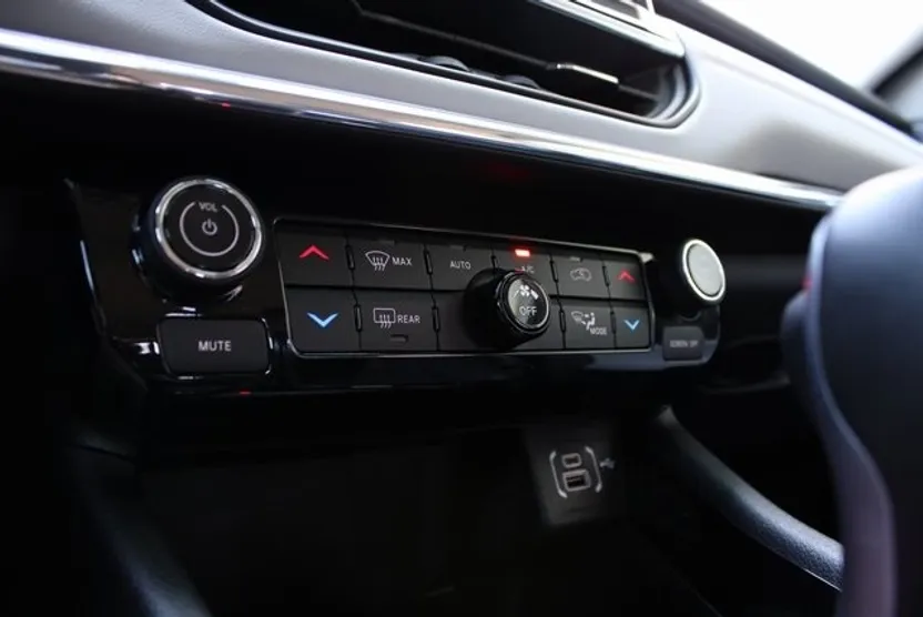 2022 Jeep Compass Limited photo 1