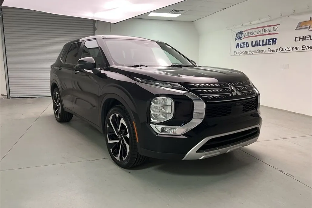 2024 Mitsubishi Outlander SE photo 1
