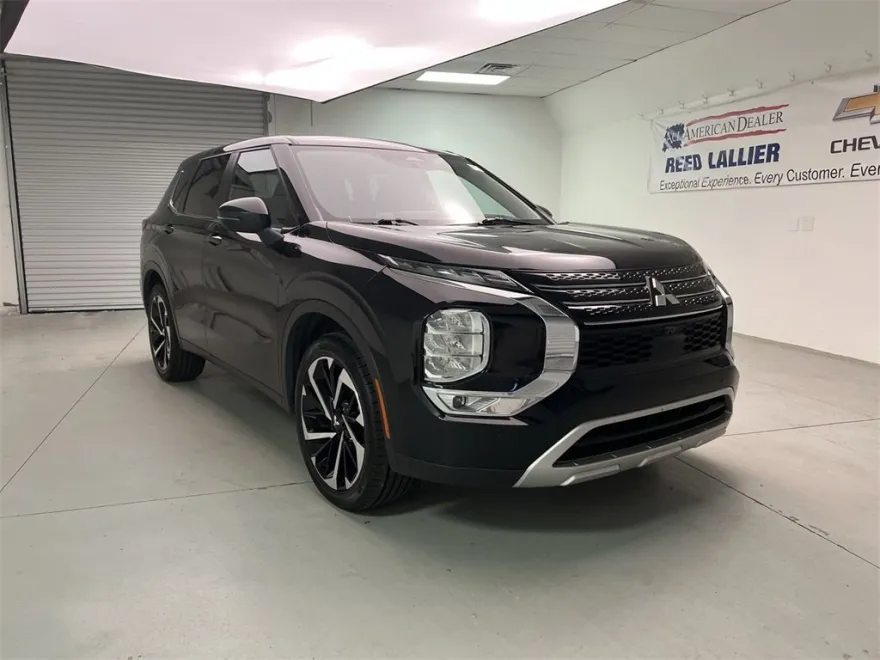 2024 Mitsubishi Outlander SE photo 1
