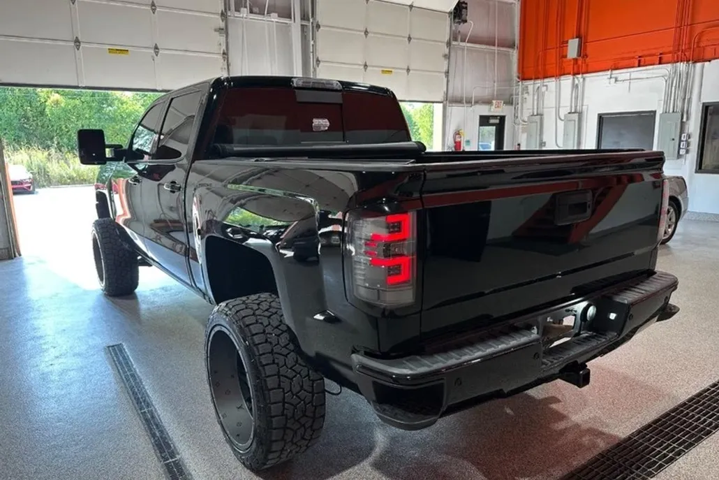 2018 Chevrolet Silverado 1500 LT2 photo 1