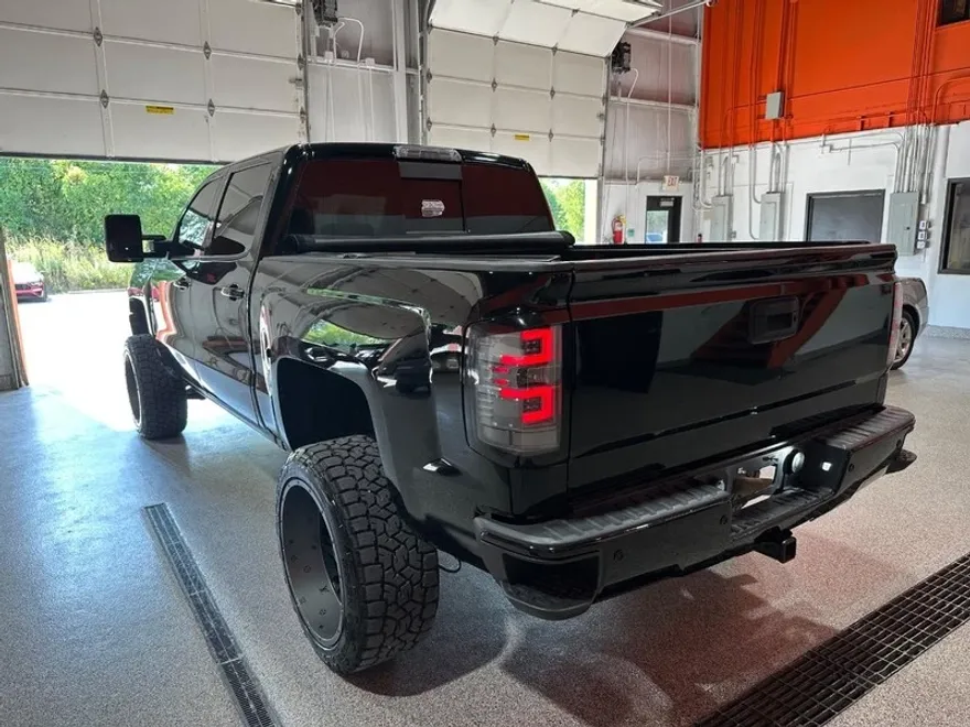 2018 Chevrolet Silverado 1500 LT2 photo 1