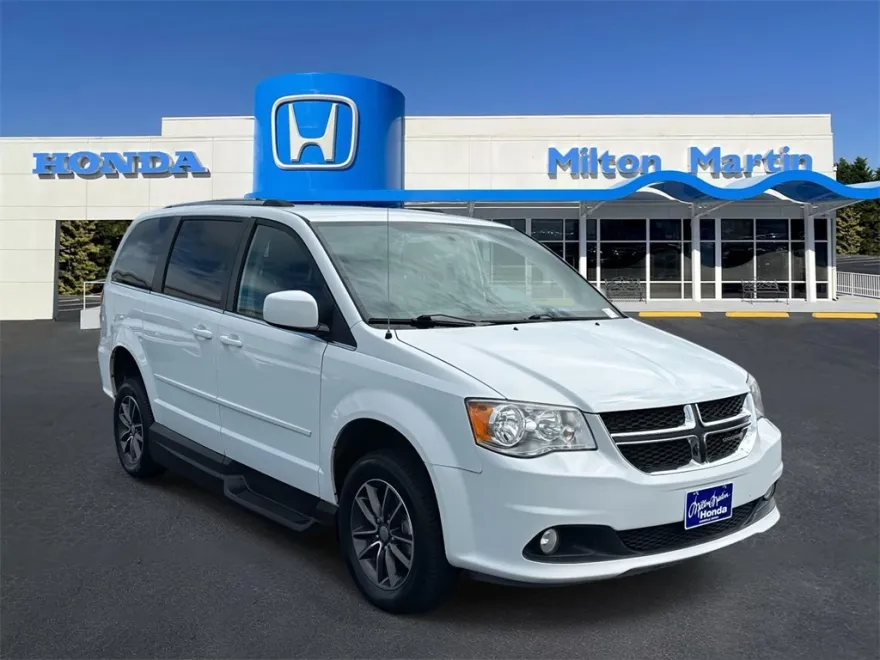 2017 Dodge Grand Caravan SXT photo 1