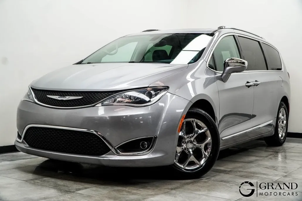 2018 Chrysler Pacifica Limited photo 1