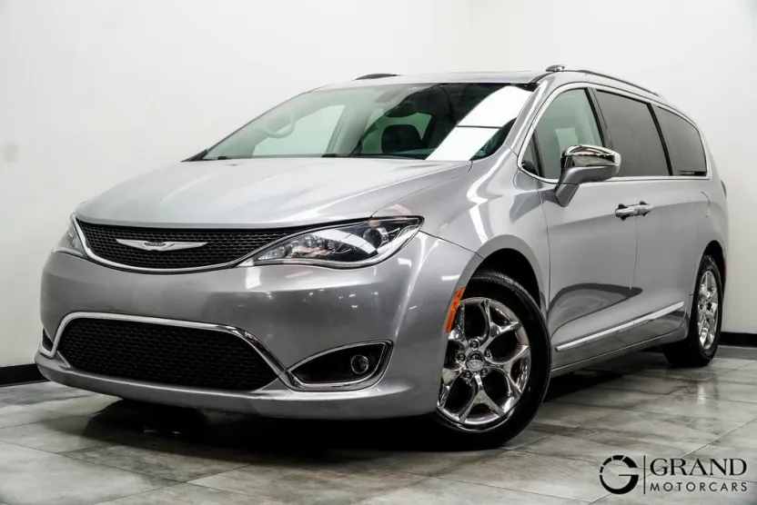 2018 Chrysler Pacifica Limited photo 1