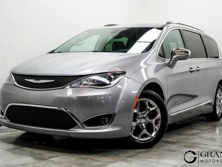 2018 Chrysler Pacifica Limited photo 1