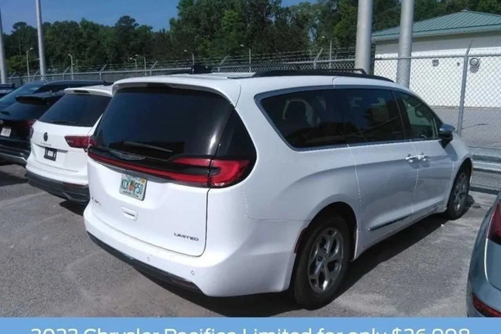 2023 Chrysler Pacifica Limited photo 1
