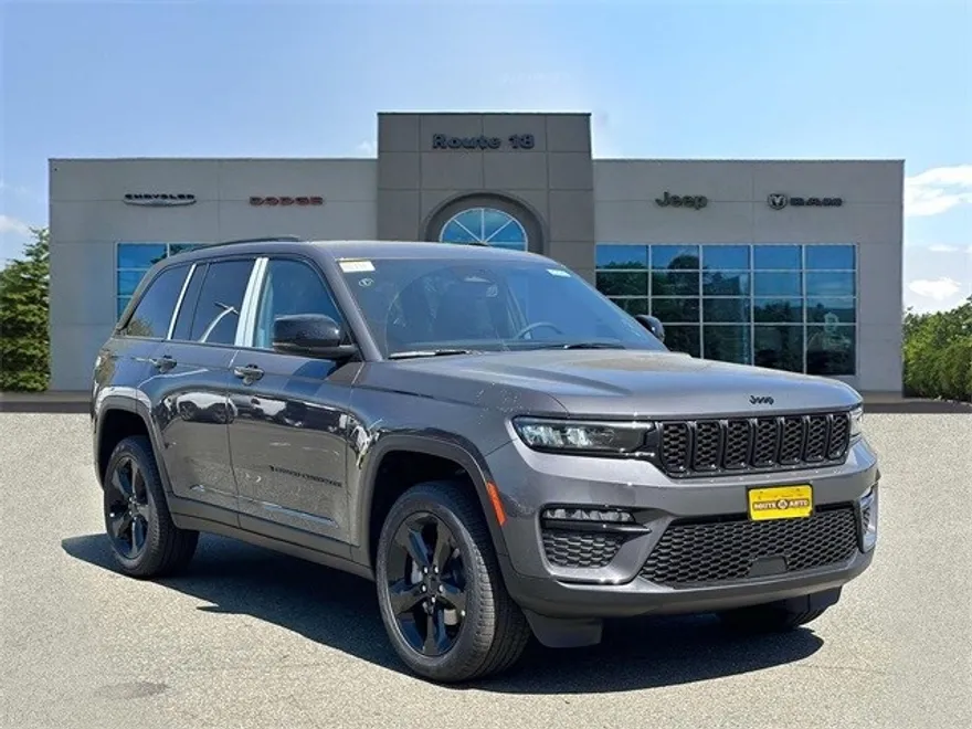 2024 Jeep Grand Cherokee Limited photo 1