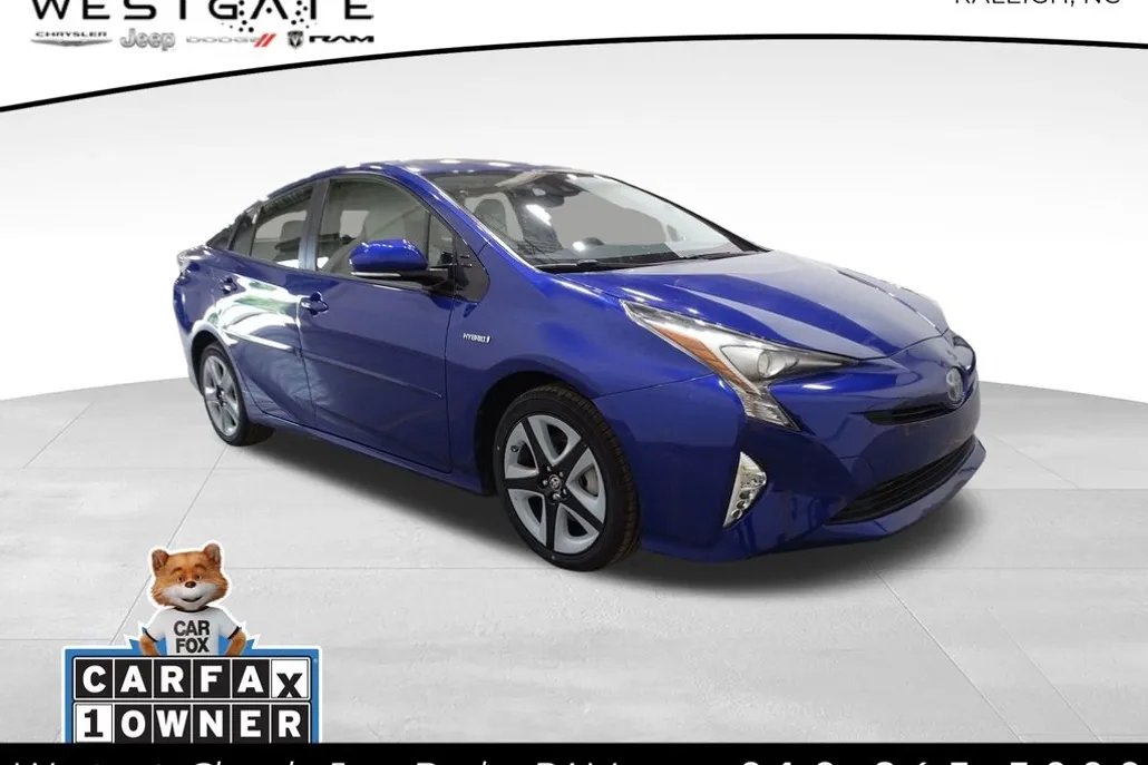 2017 Toyota Prius Three Touring photo 1