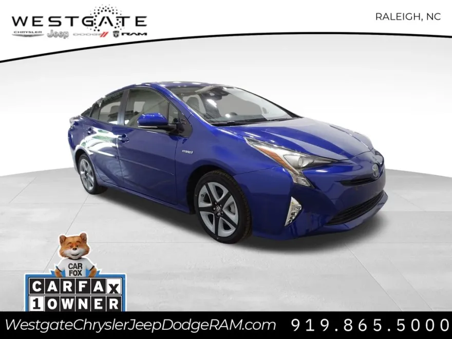 2017 Toyota Prius Three Touring photo 1