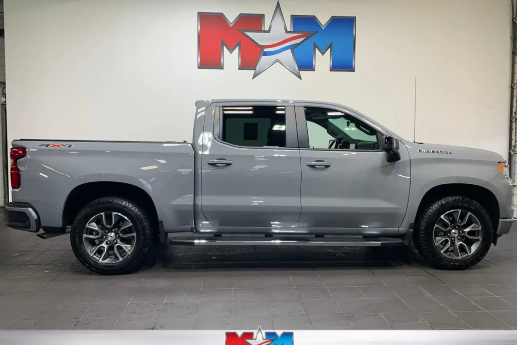 2024 Chevrolet Silverado 1500 RST photo 1