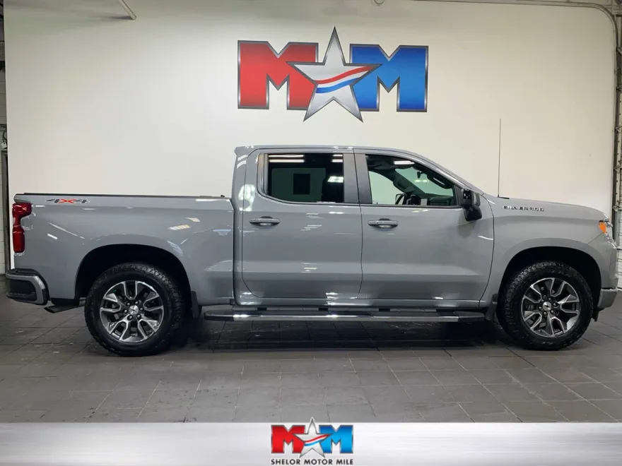 2024 Chevrolet Silverado 1500 RST photo 1