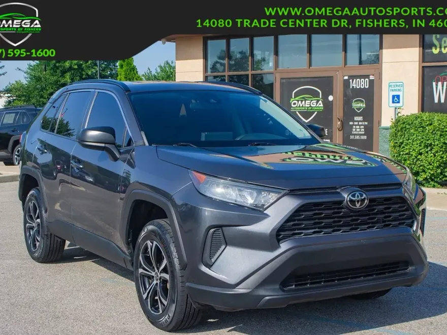 2021 Toyota RAV4 LE photo 1