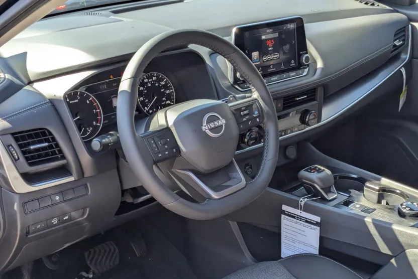 2026 Nissan Rogue SV photo 1