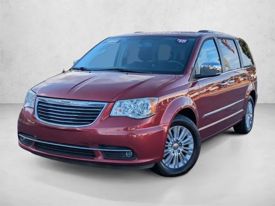 2015 Chrysler Town & Country Limited photo 1