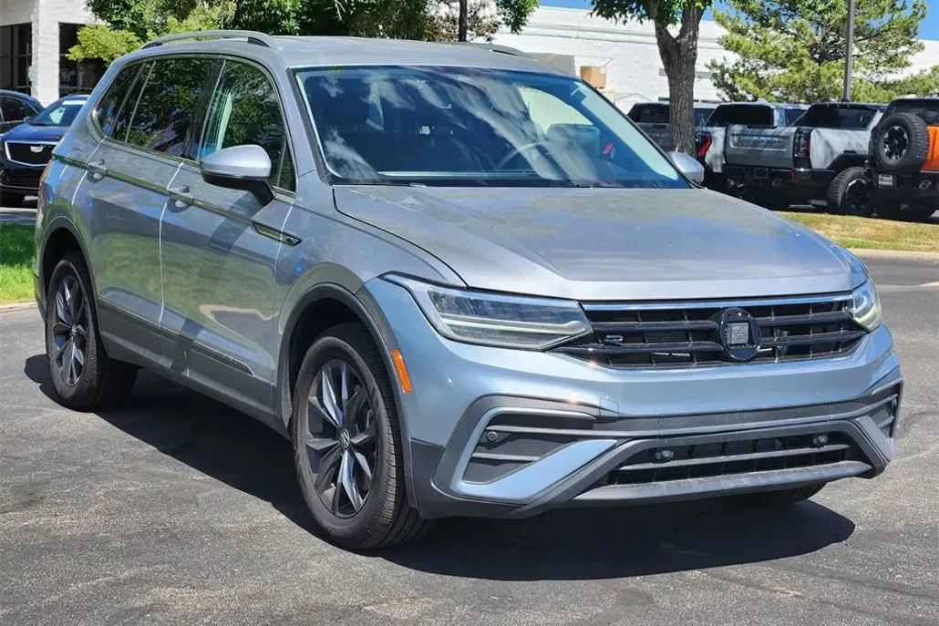 2022 Volkswagen Tiguan SE photo 1
