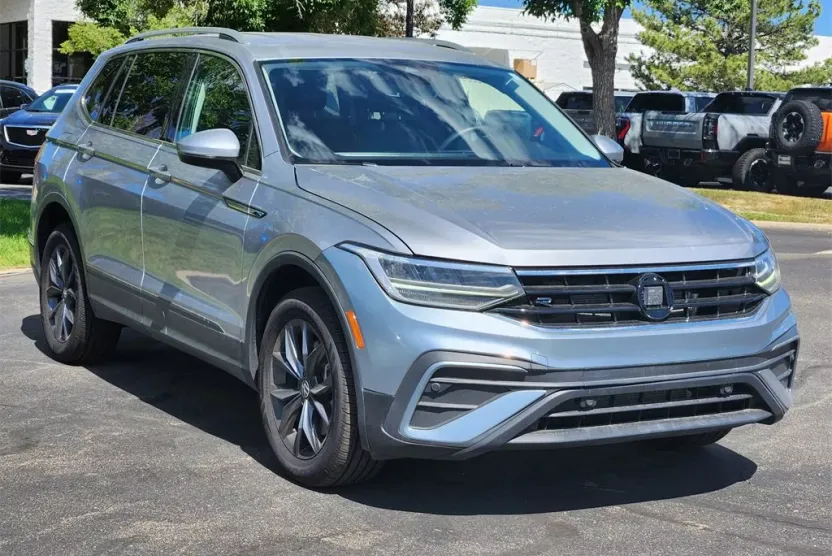 2022 Volkswagen Tiguan SE photo 1