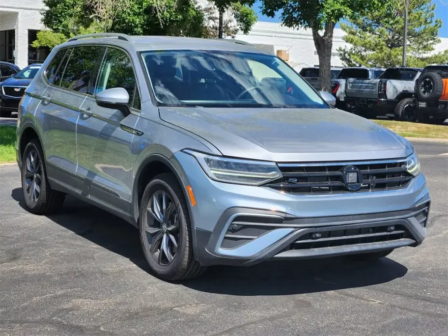 2022 Volkswagen Tiguan SE photo 1