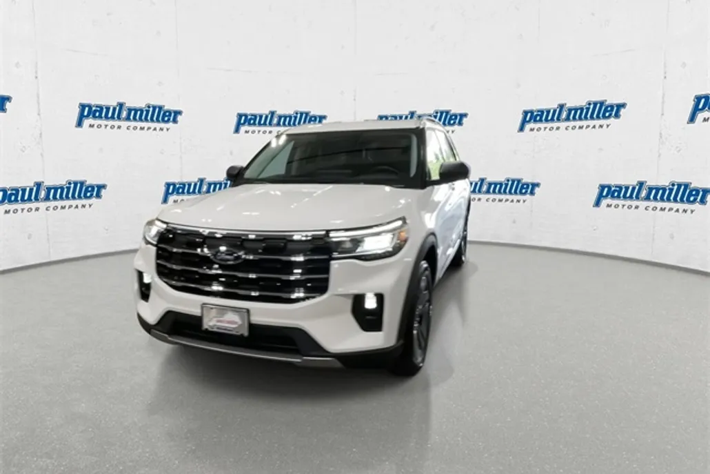 2025 Ford Explorer photo 1