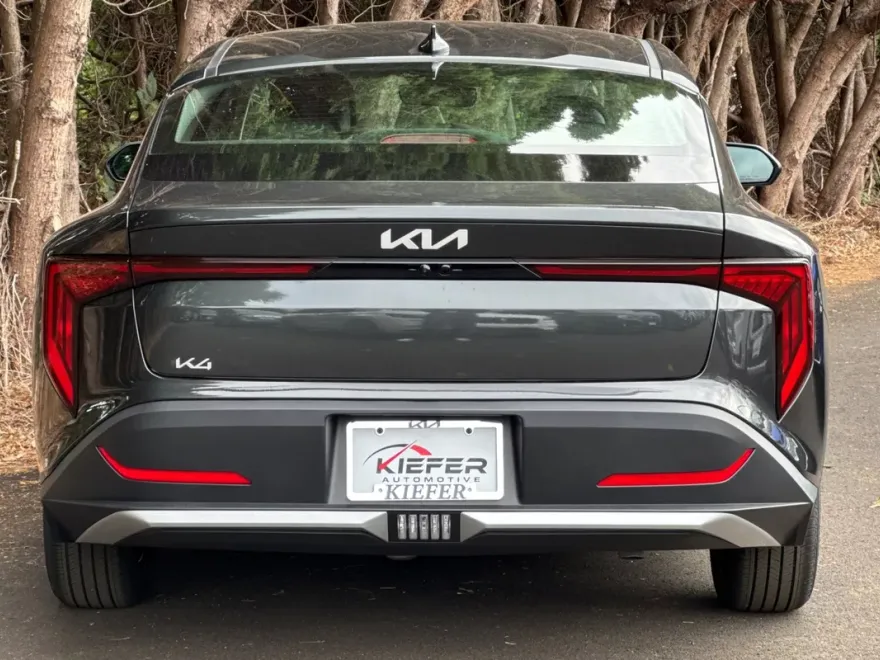 2025 Kia K4 LX photo 1