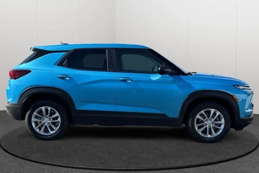 2025 Chevrolet Trailblazer LS photo 1
