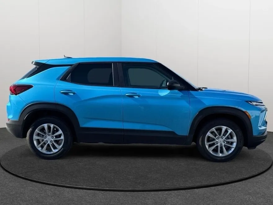 2025 Chevrolet Trailblazer LS photo 1