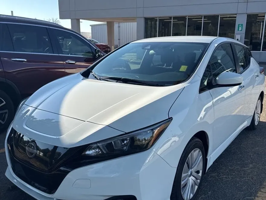 2023 Nissan Leaf S photo 1