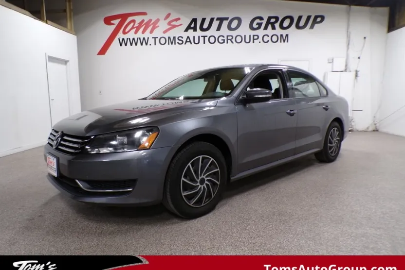 2014 Volkswagen Passat S photo 1