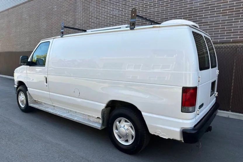 2008 Ford E-250 photo 1