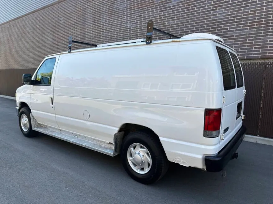 2008 Ford E-250 photo 1