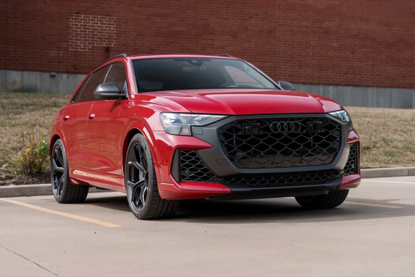 2025 Audi RS Q8 photo 1