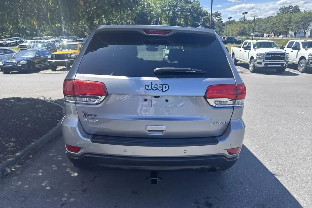 2019 Jeep Grand Cherokee Laredo E photo 1