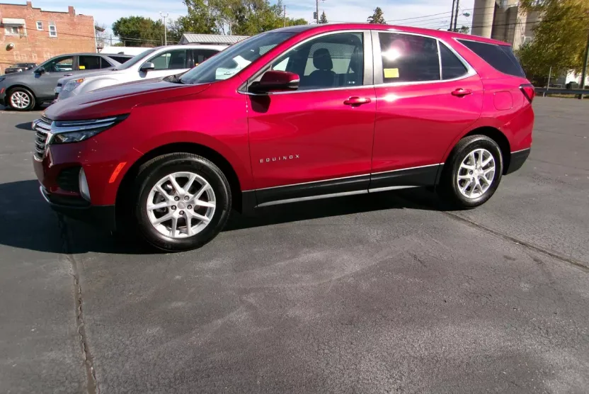 2024 Chevrolet Equinox LT photo 1