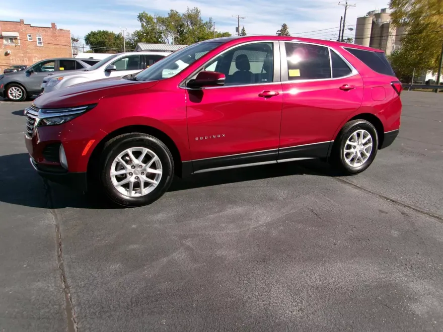2024 Chevrolet Equinox LT photo 1