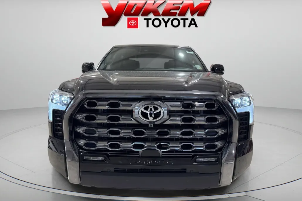 2025 Toyota Tundra Platinum CrewMax photo 1