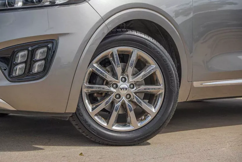 2017 Kia Sorento SX Limited photo 1
