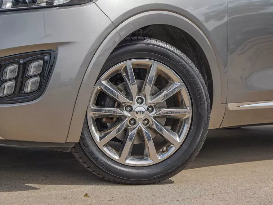 2017 Kia Sorento SX Limited photo 1