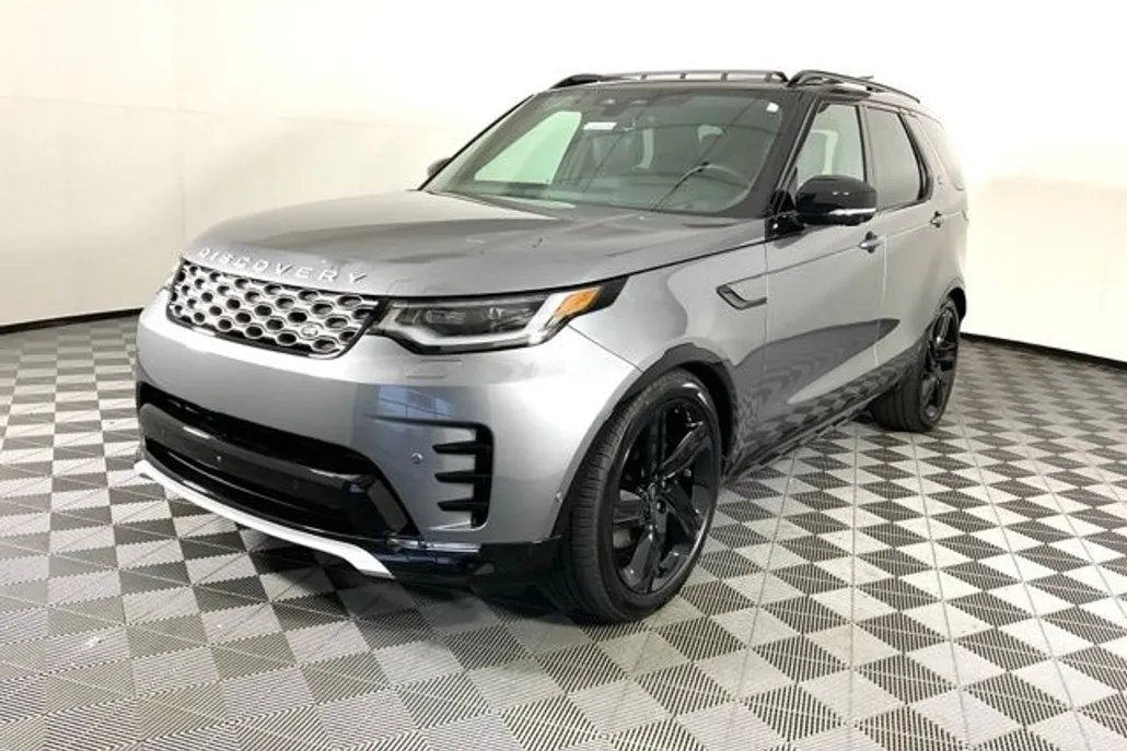 2024 Land Rover Discovery Metropolitan Edition photo 1