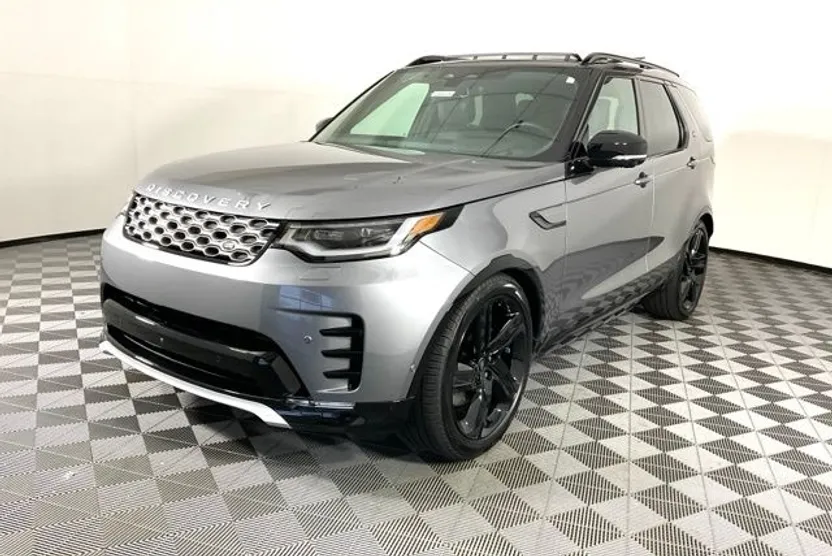 2024 Land Rover Discovery Metropolitan Edition photo 1